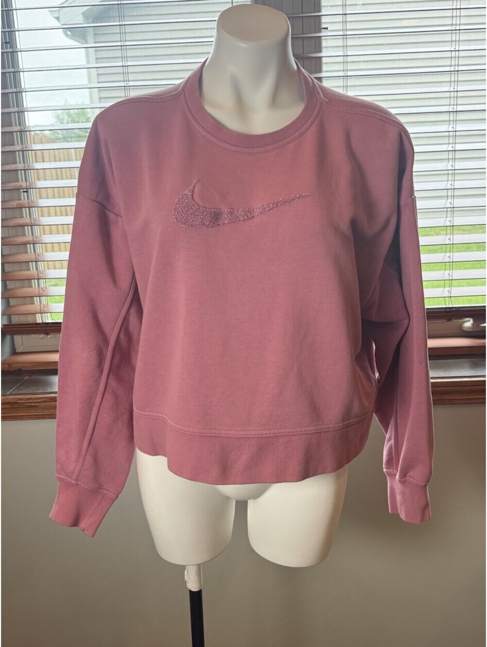 Nike Women’s Get Fit Swoosh Crew Pullover Pink Sz Large